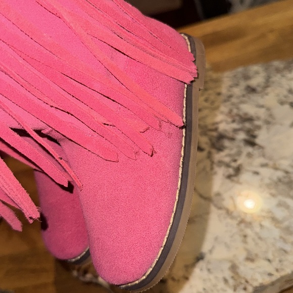 Girls A Bear Co. pink fringe boots size 6. In like new condition! - Picture 3 of 5